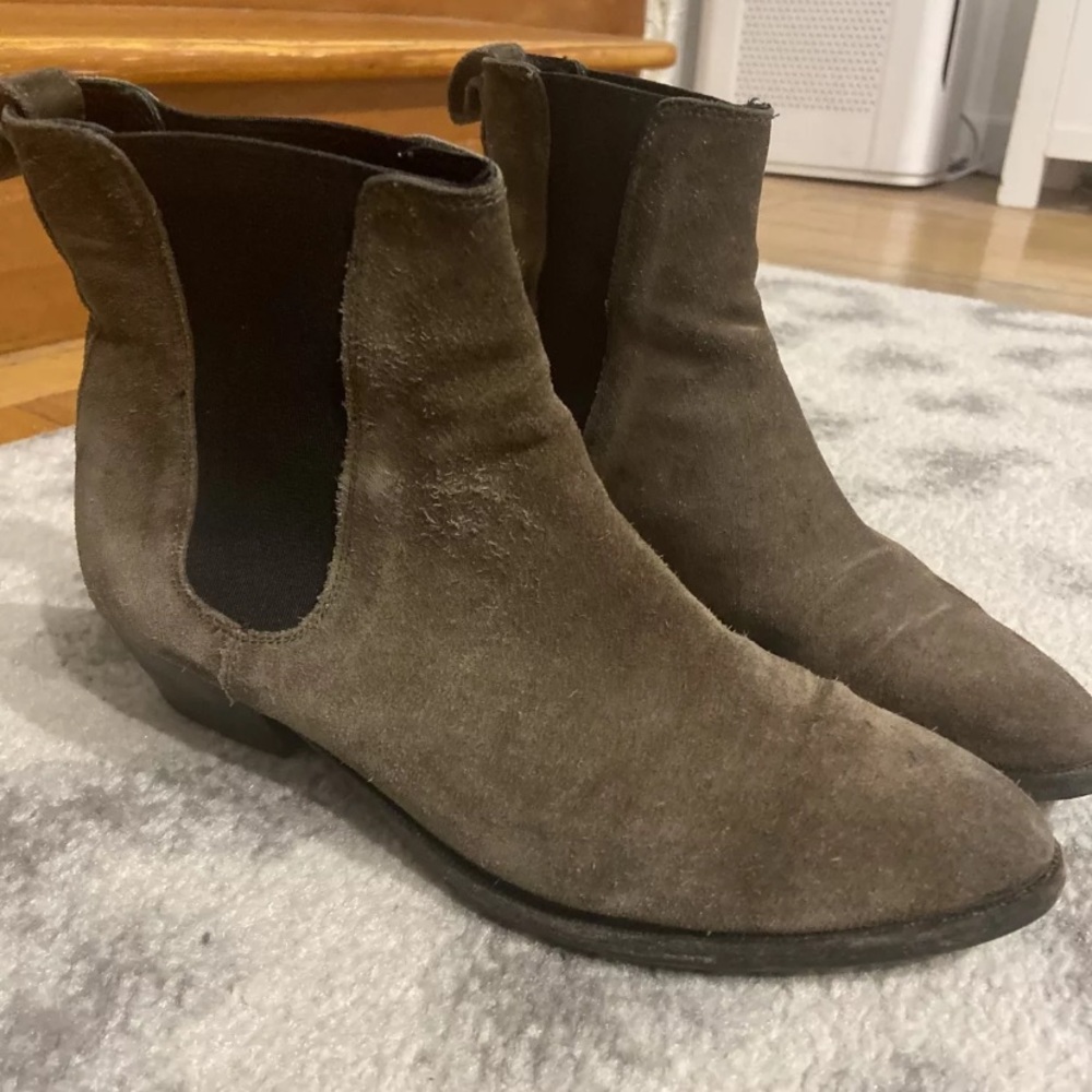 Burberry Chelsey boots Suede Ankle Boots In Brown- Green